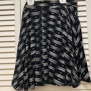 HIGH WAISTED BLACK & WHITE PATTERNED SKIRT